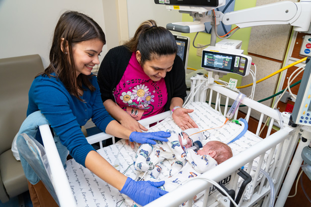 Doctor Arroyo with patients and their mother at NICU Fetal and Neonatal Neurology services